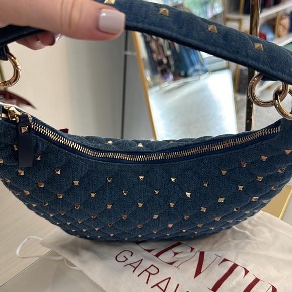 VALENTINO GARAVANI
Small Rockstud Spike Hobo Bag - Picture 10 of 16